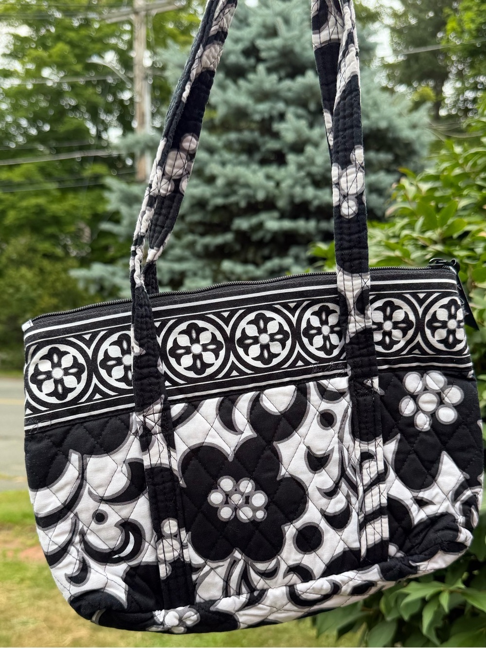 Vera Bradley Little Betsy Tote Baroque Black White Zip Top Quilted Bag